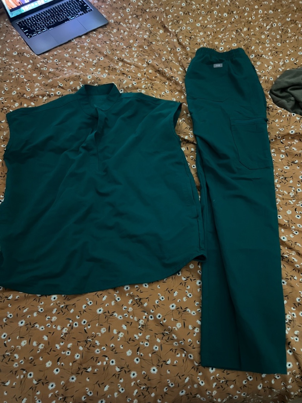 FIGS Women's Teal Scrub Set - Emerald Green Top & Pants